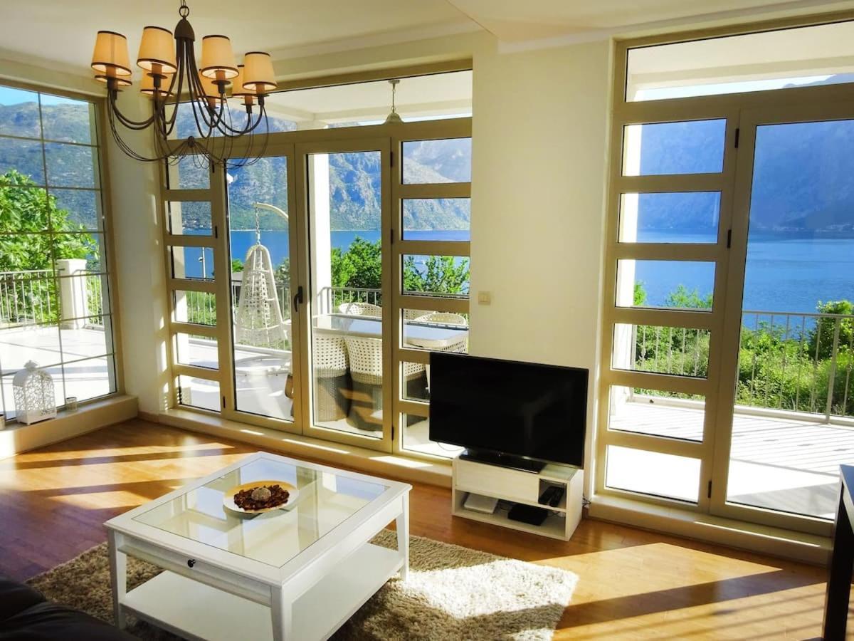 Blue Bay 2 Bedroom Apartment Prčanj Eksteriør billede
