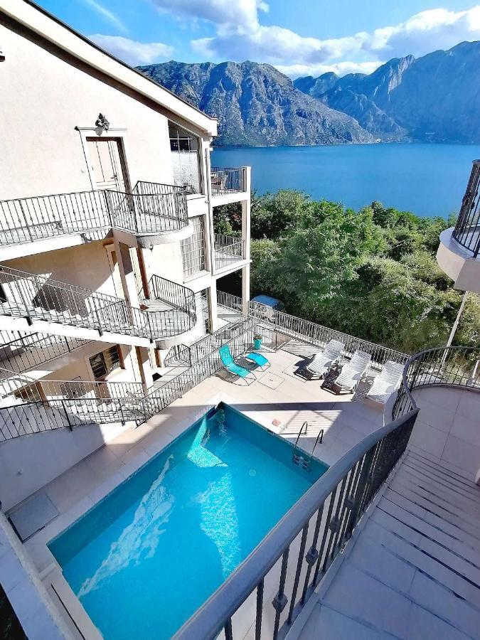 Blue Bay 2 Bedroom Apartment Prčanj Eksteriør billede